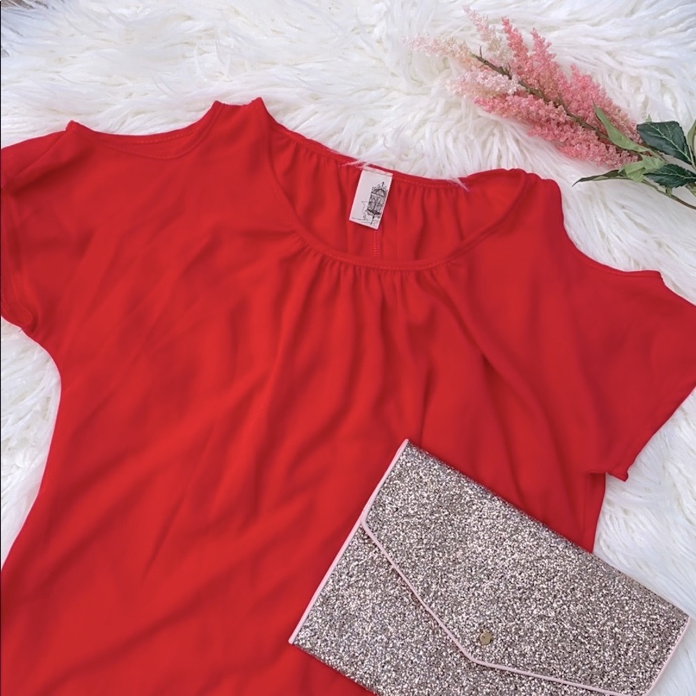 Open shoulder flowy blouse